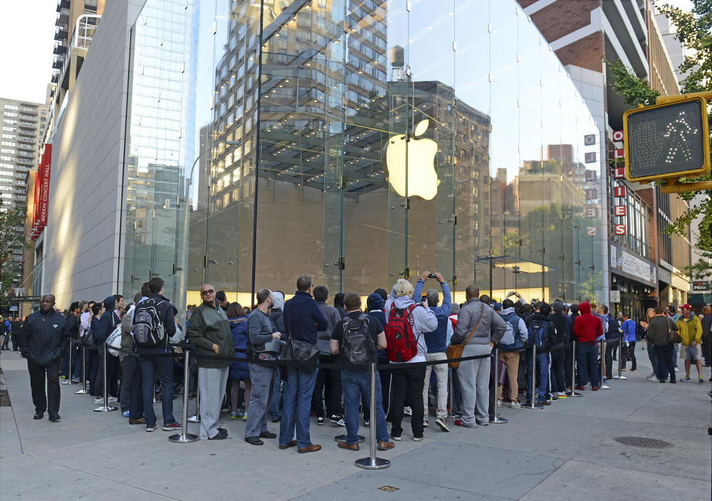 marketing retention people outside of Apple store