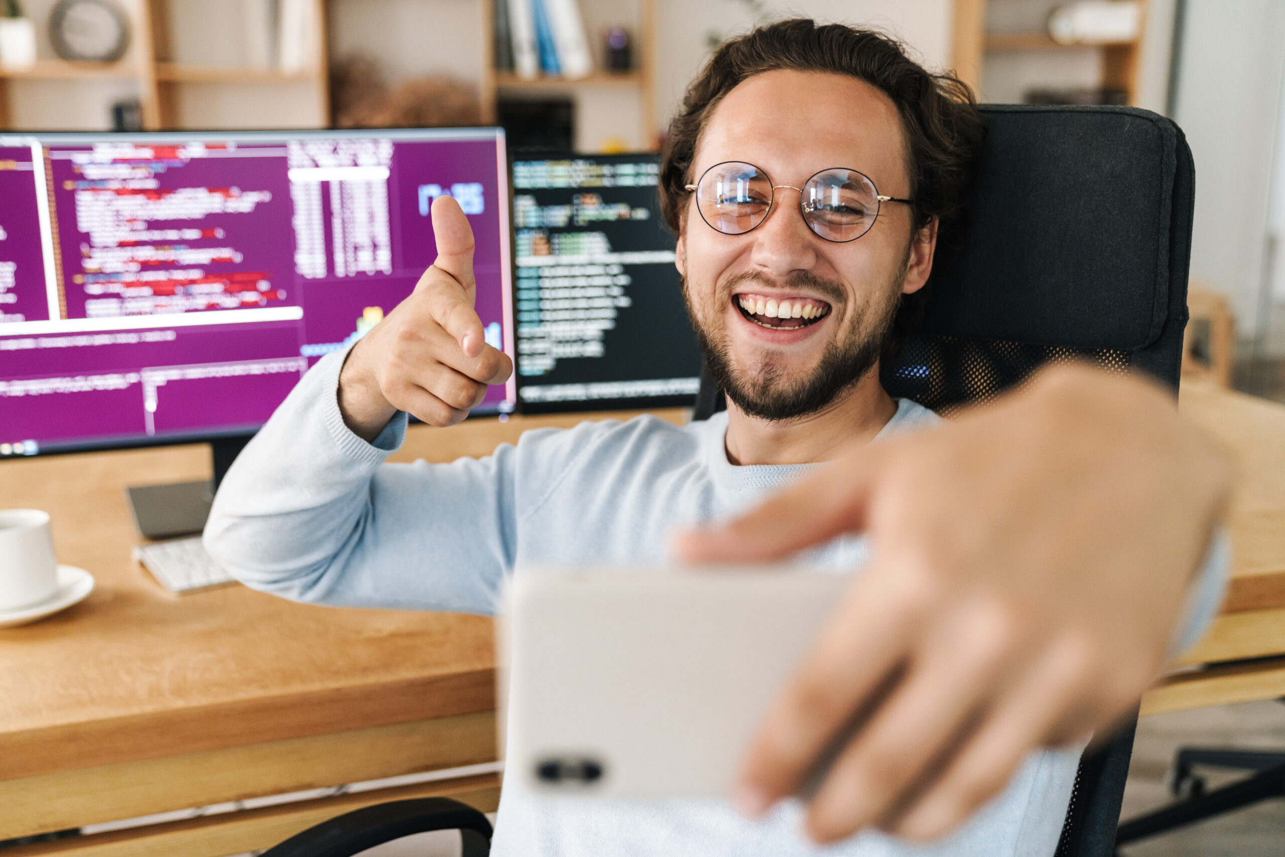 tech startup marketing strategy guy making thumb up at cell phone